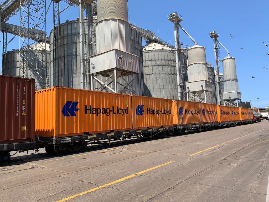 FedeCafeteros's tweet photo. La Federación Nacional de Cafeteros (FNC), principal comprador y exportador de café en Colombia, avanza en las operaciones de envío de café por tren, entre La Dorada #Caldas y el puerto de Santa Marta, en el departamento del #Magdalena.

➡️ https://t.co/bOsl42MOa4 https://t.co/PSo9A49ctG