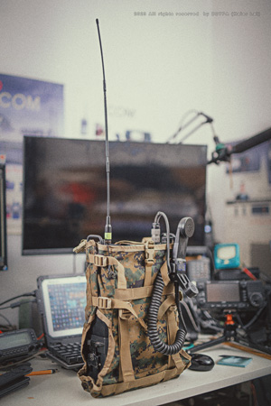 bd7pa's tweet photo. Tried a 29MHz ant ( used for HT , 50 OHM , <5W), it only matched well when carrying it on the back, on the HT only matched in hand, and it was not matched when placed on the ground or desktop. 😛 #10meter #29MHz #ham #hamradio #manpack #manpackradio https://t.co/MVvNeByZQT