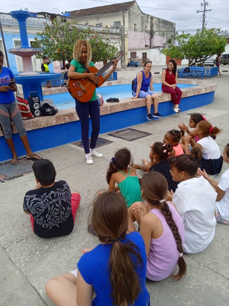 En el barrio nos fuimos con todo #SanctiSpirítusEnMarcha #MejorEsPosible #YoVotoXTodos <a href="/DeivyPrezMartn1/">Deivy Pérez Martín</a> <a href="/JulioLu36970211/">Julio Luis</a> <a href="/MEspirituana/">@MariposaEspirituana</a> <a href="/Yalina69641850/">Yalina</a> <a href="/KelvisManuel93/">KelvisManuel</a> <a href="/YoslaineLago/">Yoslaine Lago Franci</a> <a href="/ValdiviaMorell/">MorellValdivia</a> <a href="/isbelreina1979/">Isbel Reina Cuba</a> <a href="/Dailany2011/">Dailany González Medina</a> <a href="/yaquelindm/">Yaquelin Delgado Medinilla</a> <a href="/YeroMendoza/">Loreta Yero Mendoza</a> <a href="/lopez83leon/">Yosvel Lopez</a> <a href="/Idalsy4/">Idalsy</a>
