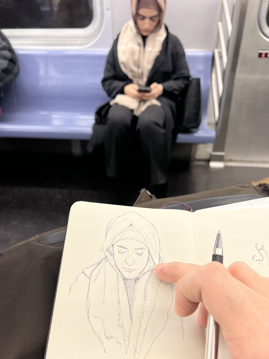 She got up after only a few stops.  Always the issue when drawing on the #NYCsubway #drawNYC #NotStaged #NYCartist #subwayartist