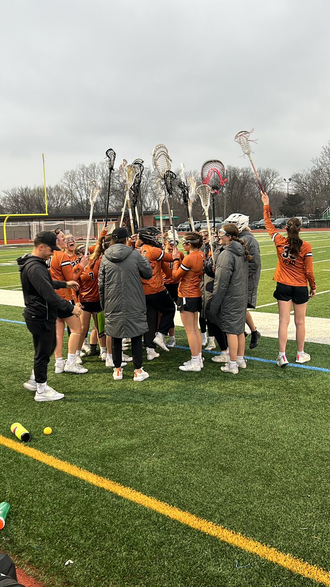 Halftime update from York IL, <a href="/MeadGLax/">Mead G.Lacrosse</a> leads York 6-2 at the half. Hartman 4G, Ryan 1G, Welty 1G. <a href="/goSVVSD/">Chase McBride</a> <a href="/MeadHS/">MeadMavericks</a> <a href="/BoCoPreps/">BoCoPreps</a> <a href="/CHSAA/">CHSAA</a> <a href="/ErieHSAthletics/">Erie HS Athletics</a> <a href="/SCRaptorsAD/">Silver Creek AD</a>