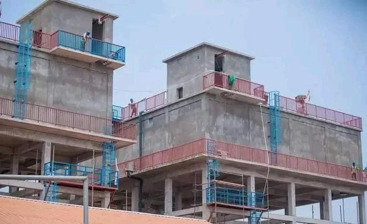 #RDC: Ce château d'eau est construit à #MBUJI_¹MAYI sous l'impulsion du Chef de l'État <a href="/fatshi13_/">Félix A. Tshisekedi</a> afin de doter cette population d'une #usine de traitement d'eau potable.

Que vive le programme de développement à la base de #145Territoires de la RDC.

#Vite_2e_mandat 
#FATSHI🙏