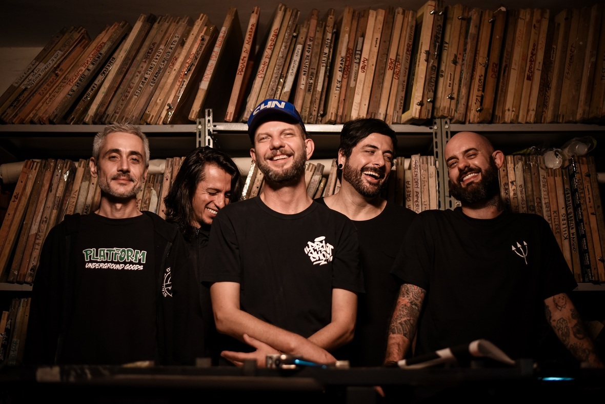 maquinaprofanaf's tweet photo. #MaquinProfanaFest: Magüerbes - Videoclipe de Coreto mostra a essência da banda nos palcos

Inscreva-se No #Blog, Compartilhe. Apoie o #Underground Seu Apoio é Muito #Importante👇🤘🎧
https://t.co/U2NW7Nu1WL

#Maguerbes #Correto #Video #NewVideo @TedescoMidia https://t.co/kDGqsT9NNi