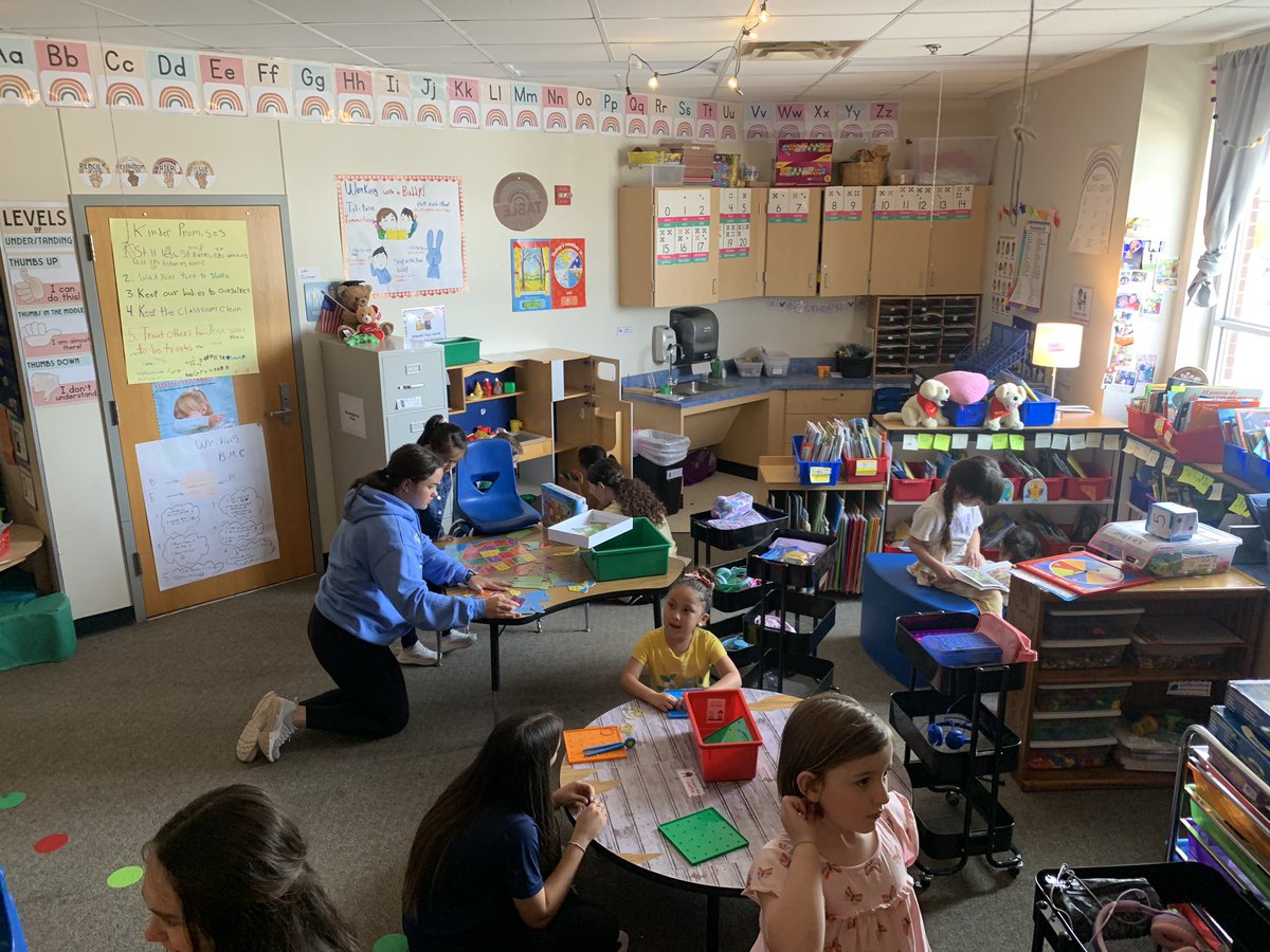 lelobosoftball's tweet image. We had so much fun today playing and learning with our friends at Hackberry &amp;amp; Oak Point Elementary! We got our workout done in PE, learned a new song, and engaged in bilingual centers #famiLE #competere @HBELoboPack @LEISDAthletics @leisd @LittleElmHS