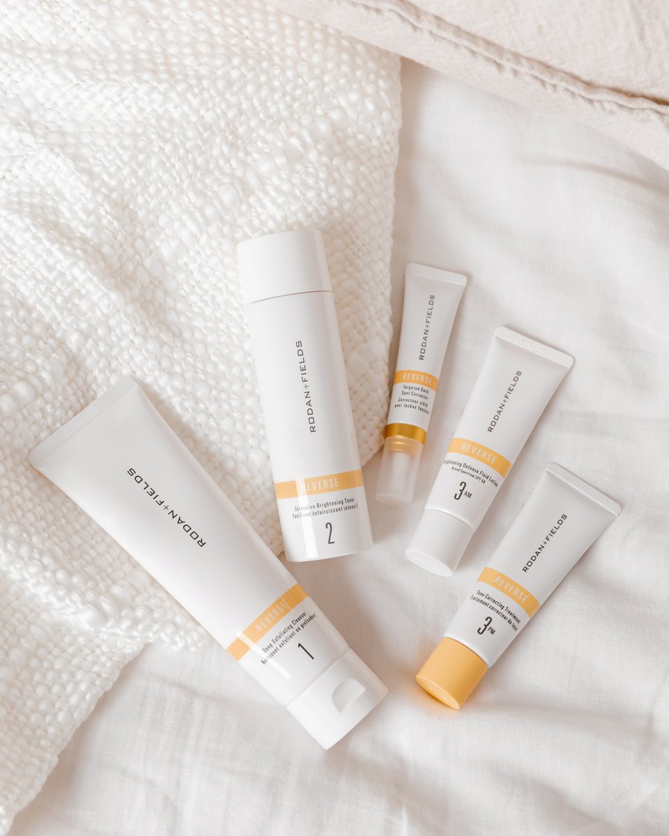 RodanFieldsHQ's tweet photo. Letβs look at the bright side.
Our Reverse Regimen + Targeted Dark Spot Corrector:
π Brightens overall complexion
π Diminishes appearance of dark spots
βοΈ Evens skin tone
Which Regimen did you use this AM?
#RodanandFields #ReverseRegimen https://t.co/LSluHydtLh