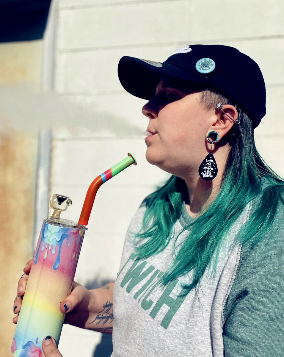 LynzVICIOUS's tweet photo. We’re loving these new ice cold rips from the #PolarBlast topped custom tumblers from #CosmicDragon - exclusively available at @get_goodlife !
@CannaM0ms @marycatrhea 💚🤘🏻
#goodlife #thegoodlifestore #goodlifealbany #goodvibes #goodlifestore #goodlifecrew #Mmemberville 💚❄️ https://t.co/Jy0qFD0iAC