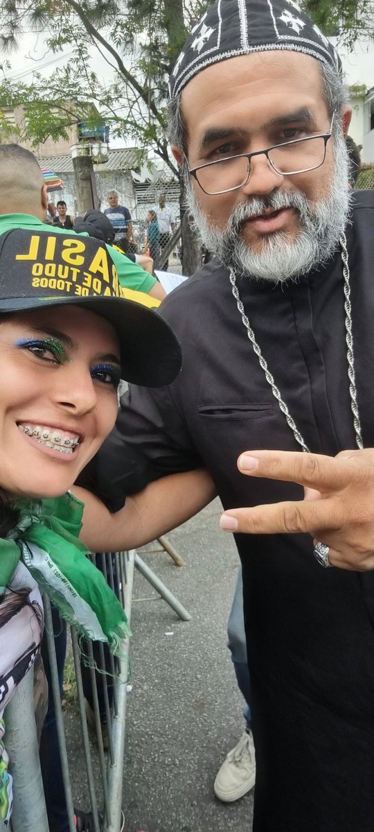 JessykaMello19's tweet photo. Pessoal, não está sendo fácil reerguer novamente depois de várias contas banidas ano passado. Quem puder me ajudar retuitando, assim chegarei mais fácil ao alcance das pessoas. Desde já agradeço a todos 🙏🙏🙏 https://t.co/k1ch9CJ8PD
