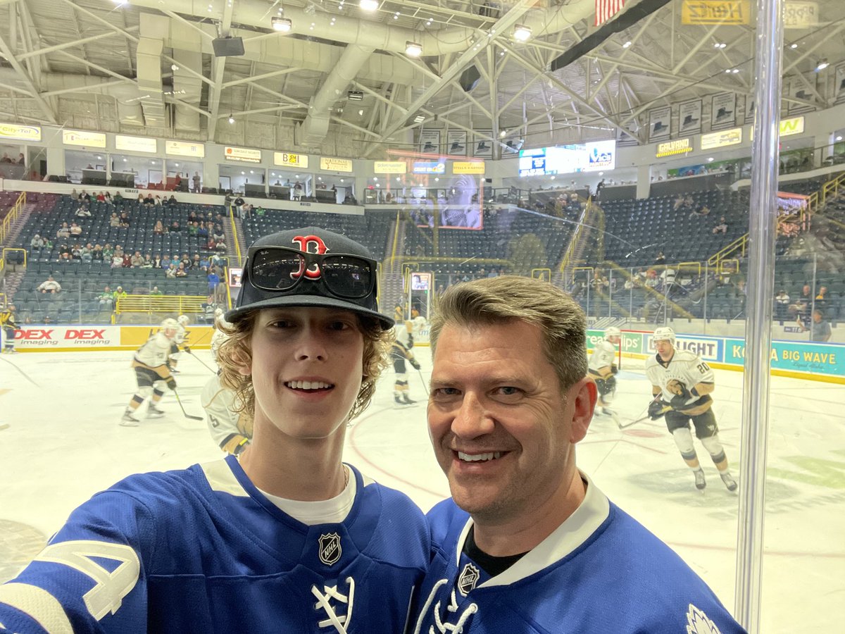 DavidKingRHI's tweet photo. ⁦@NLGrowlers⁩ game tonight .. ⁦@MapleLeafs⁩ game tomorrow night .. #STANDonGUARD #LeafsForever #Florida https://t.co/cUQ3wbVz1P