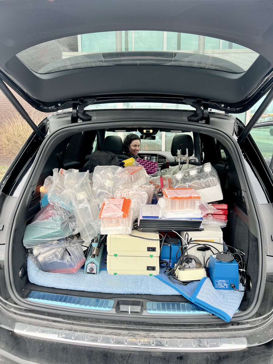 MeganJackMDPhD's tweet photo. What happens when you’re a new #PI and there’s a local lab closing its doors? You go fill your trunk with free #research equipment, thrice. Special thanks to the best lab tech out there. #JackLab #neurosurgery #peripheralnerve #labtech https://t.co/ByzjCOsK7k