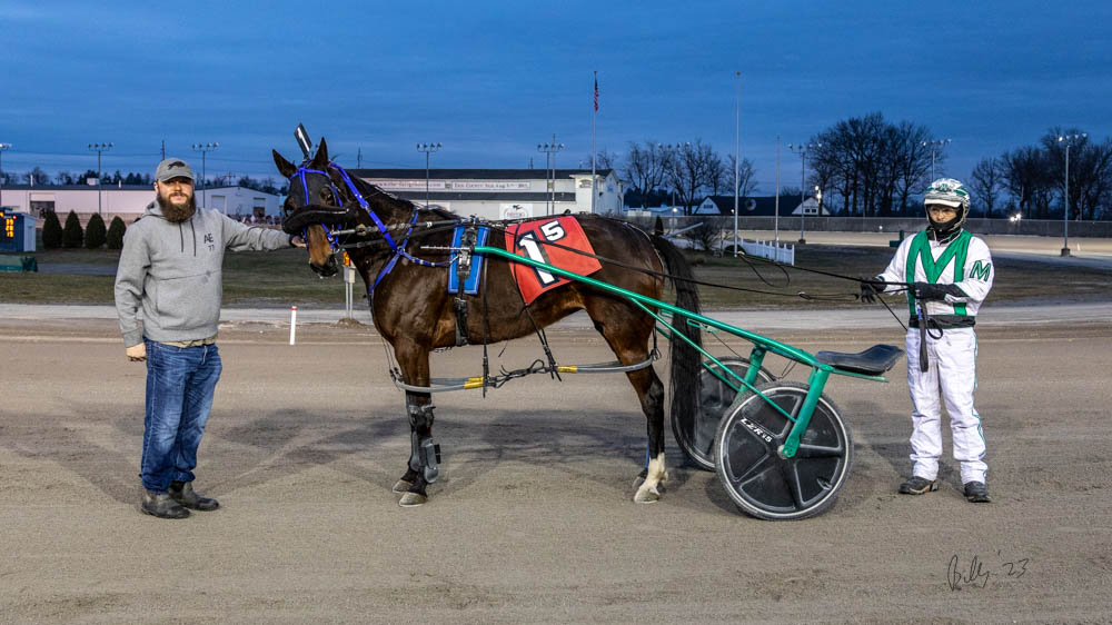 burke_foto's tweet photo. Trainer/owner Lee Dahn doubles up on the wins getting another strong performance from SHE CAN PARTY with Dave McNeight III in the bucket in the fifth at Buffalo. 

#harnessracing @BuffaloRaceway https://t.co/TmkdUmQ1DU