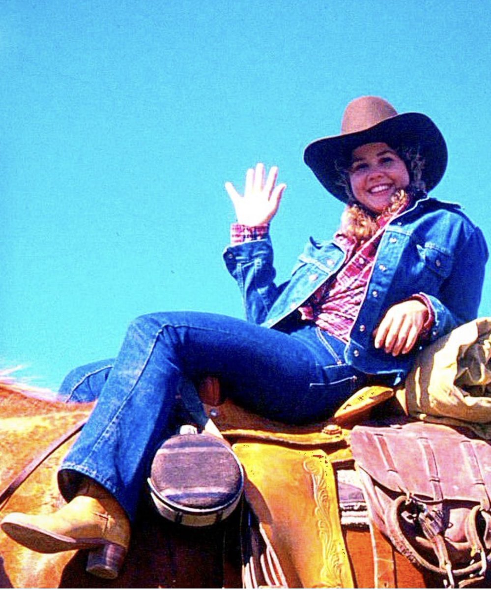 RealLindaBlair's tweet photo. It’s Country night on #themaskedsinger! Tune in at 8pm EST! Can’t wait! ❤️ Here’s a few western #waybackwednesday pics for ya as well! Hi there @jennymccarthy @NicoleScherzy @kenjeong @robinthicke @MaskedSingerFOX also check out https://t.co/QXc7btldGV to help make a difference! https://t.co/RWmNPuNjqo