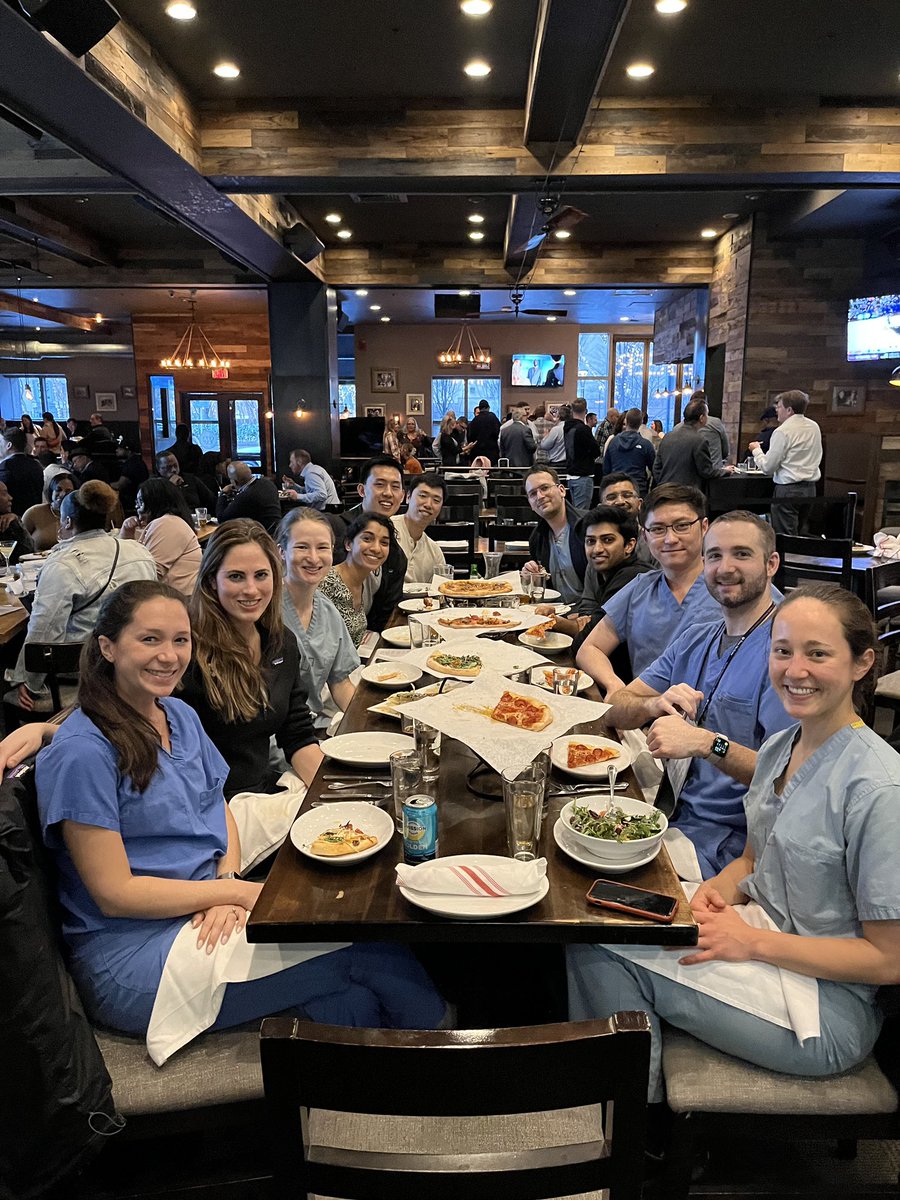 PennRadRes's tweet photo. IR1-3s catching up over happy hour @Penn_IR @PennRadiology @PennMDForum  #wellness #mentorship https://t.co/fwgiP316h5