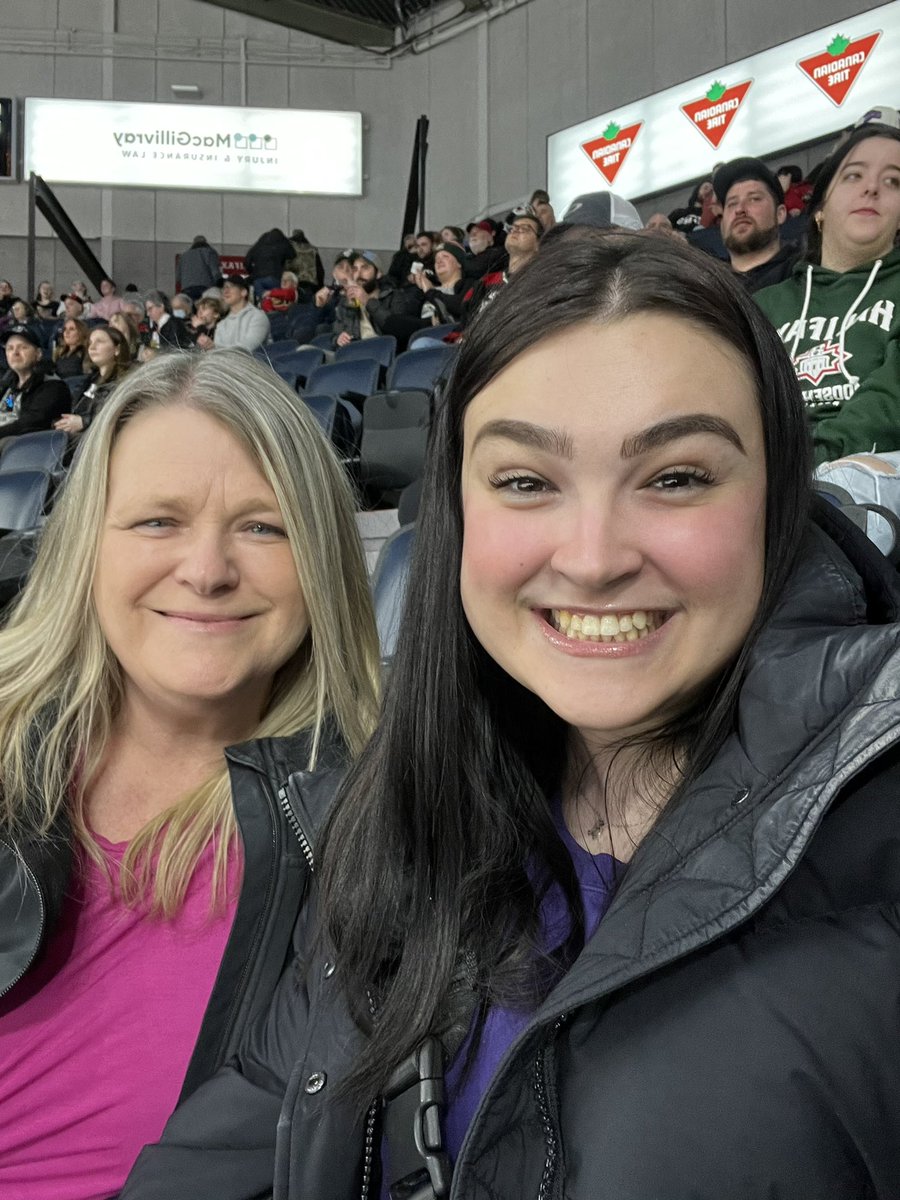 kaycee87's tweet photo. #GoMooseGo https://t.co/wcsXjgDgwr