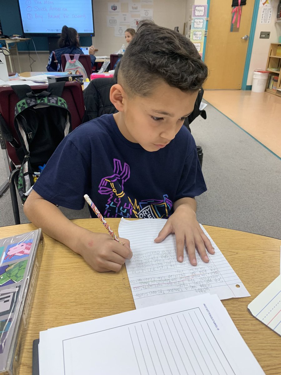 Mrs_SernaTX's tweet photo. Color coding three facts for our informative writing helps ensure that we stay on topic for supporting details in each paragraph. Writing can be scary for young learners, but we can do anything we set our minds to. #wecandohardthings https://t.co/C6TipK4qSf