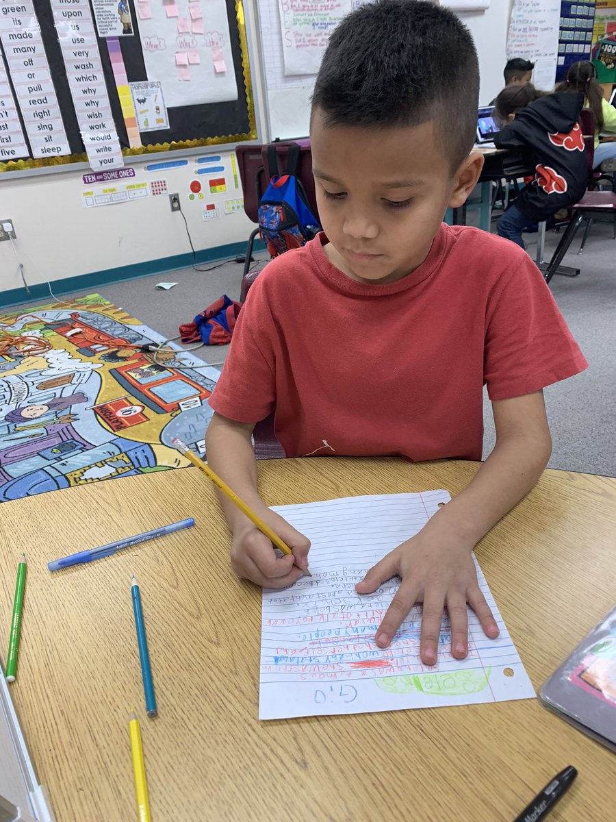 Mrs_SernaTX's tweet photo. Color coding three facts for our informative writing helps ensure that we stay on topic for supporting details in each paragraph. Writing can be scary for young learners, but we can do anything we set our minds to. #wecandohardthings https://t.co/C6TipK4qSf