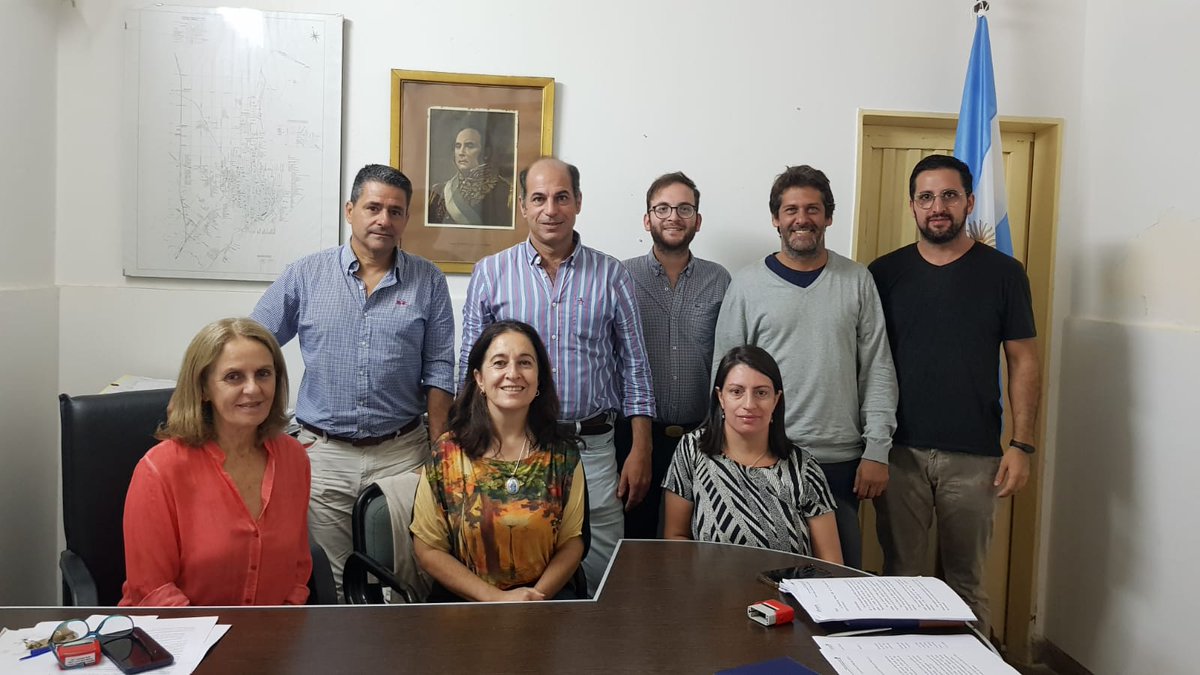 MagdalenaReta1's tweet photo. Hoy a la mañana nos reunimos concejales y dirigentes de #Juntos Concordia para analizar las políticas energéticas actuales, específicamente la tarifa eléctrica, la situación de Salto Grande y de los excedentes y regalías. 🧵 https://t.co/1YgGtoFtrF