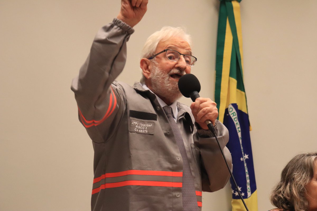 psolnacamara's tweet photo. Reestatiza Eletrobras Já!
Foi lançada hoje a Frente Parlamentar Mista pela Reestatização da Eletrobrás com participação da deputada @samiabomfim e dos deputados @IvanValente, @Glauber_Braga e @chico_psol. https://t.co/DB3oewZKGh