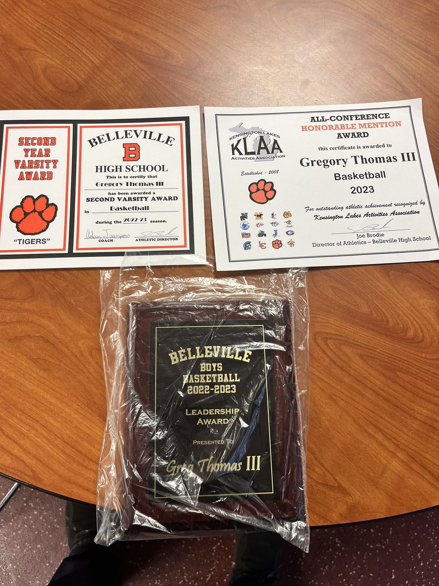 Belleville Team Banquet tonight!! Congrats to my son @squirtaballer who received a few awards tonight 🙏🏾💯 #TEAMLEADERSHIP #ALLCONFERENCE