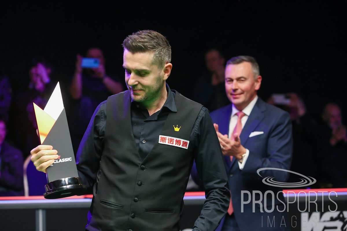 CollargeImages's tweet photo. @markjesterselby Wins the inaugural #WSTClassic on home turf beating Peng Junxu in the final 6 fames to 2 and is presented with his trophy by @jasonferguson5 of the @WPBSAofficial #WeAreWST #CueTheAction #WorldSnookerTour #WorldSnooker #Snooker #LiveSnooker #ItsOnlyLiveOnce https://t.co/kV7h3B05Kn