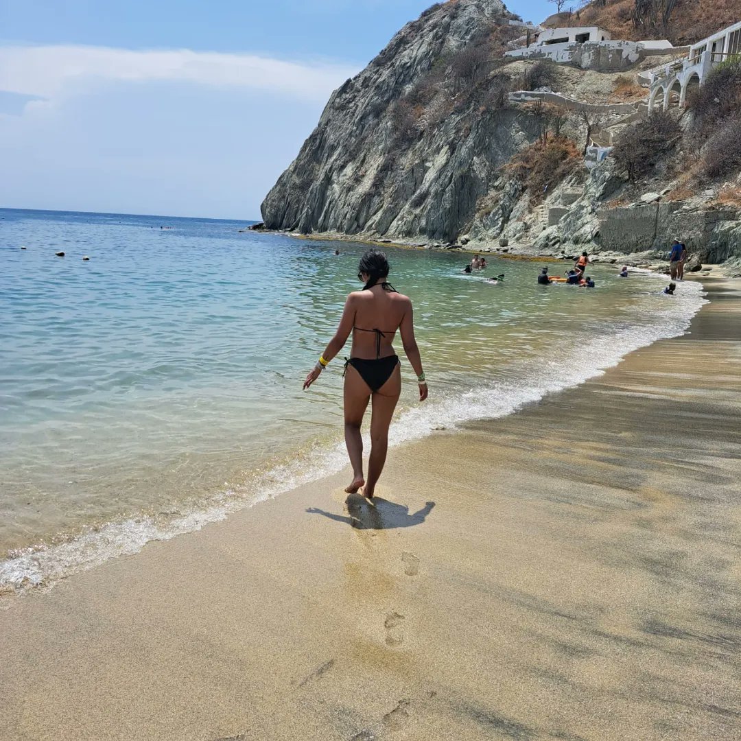 Danieelaaa17's tweet photo. La vida es mejor en el mar ... 🌊 https://t.co/wOybVMirzu
