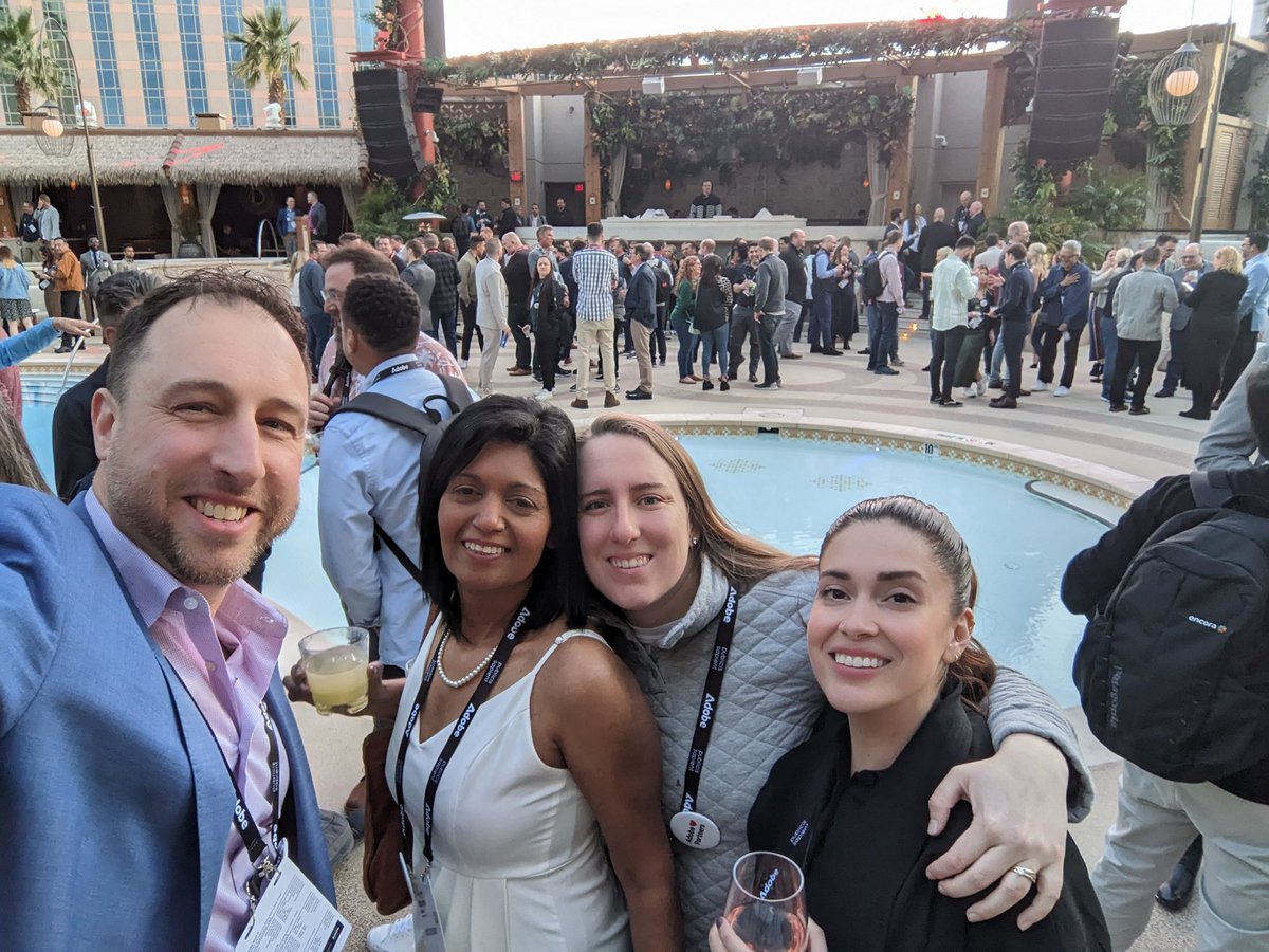 MarshaMarshaMa_'s tweet photo. Okay @neverfray team @christopherATF @etimestwo @noahboutit, looking forward to a great evening @AdobeSummit #AboveTheFray #AdobeSummit https://t.co/U1vfB0nLW0