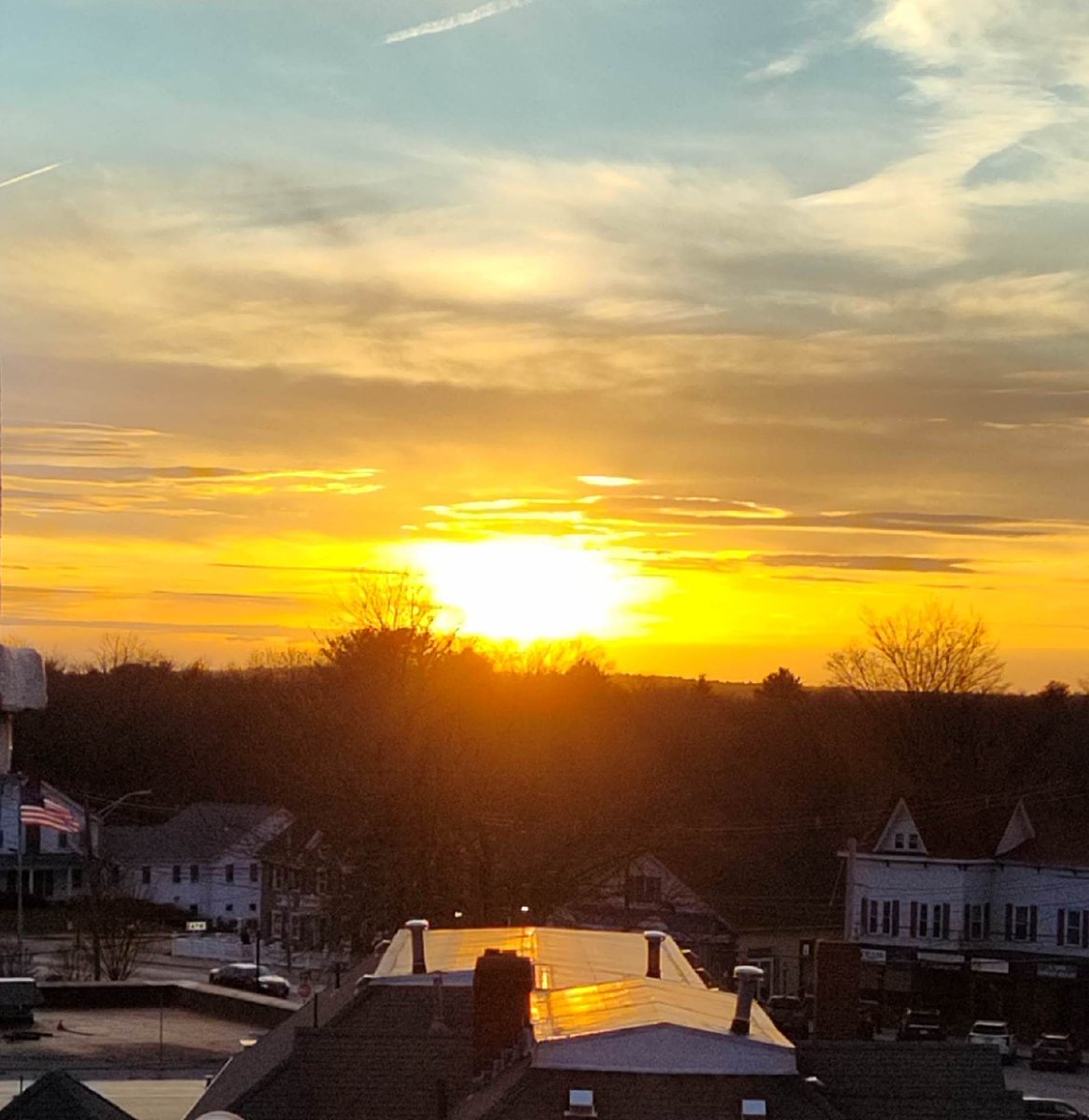 ProctorMansion's tweet photo. Tonight from the cupola...let the sunsets begin!  Always such a view.
#wrenthamma #sunsets #beautycaptured https://t.co/2DFbM1xbBn