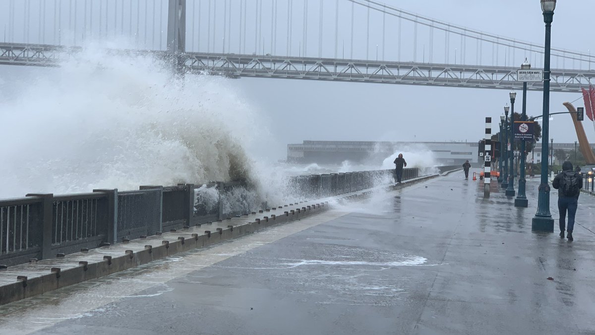 The waves crashing over the shoreline and into the Embarcadero Promenade were epic during yesterday’s bomb cyclone! Photo taken by Stephen Reel, <a href="/SFPort/">Port of San Francisco</a> 

#BombCyclone #waves #sealevelrise #ClimateAction