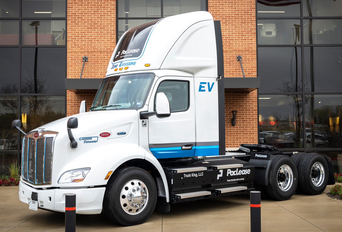 PeterbiltMotors's tweet photo. Peterbilt leads the charge when it comes to battery electric vehicles and is proud of another successful EV deployment in partnership with PacLease to deliver two Peterbilt Model 579EVs to Truck King. 

#PeterbiltPride #PeterbiltEV #Model579EV #PacLease #Dynacraft #TruckKing https://t.co/lalWNY6uE0