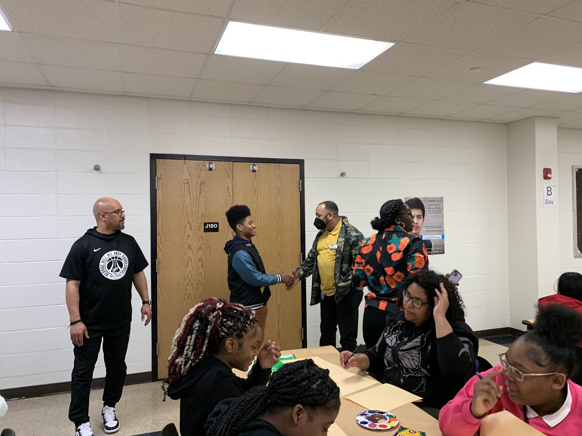 Constablekallen's tweet photo. Ended my day learning about our scholars post graduation plans at @IPS_ArlingtonMS. I was even greeted by the Mayor of Arlington Middle School 😊 https://t.co/YkbNEyoT7g