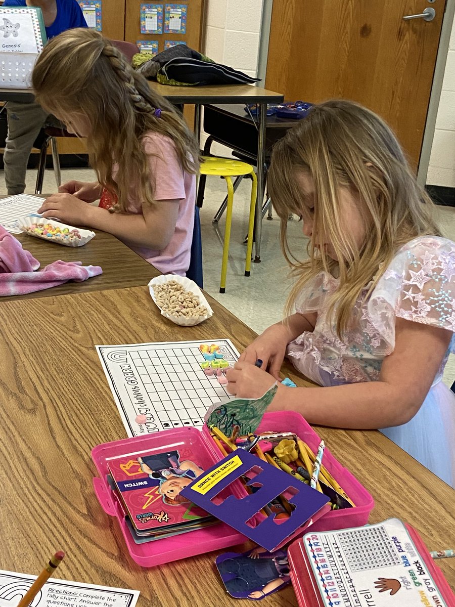 Working hard so that they can eat their cereal! ⁦<a href="/MCPSsandcastle/">MCPS</a>⁩ #teammcps #brightertogether