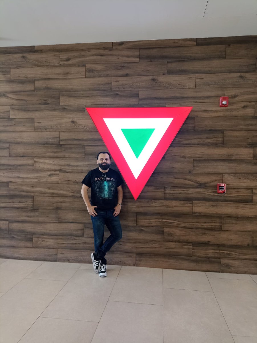 dgarciamtz7's tweet image. Hay que conocer y utilizar #AIFA y #MuseoAviacionMilitar 🛬 

Aeropuerto y Complejo Militar de 1er. Mundo 🌏

#Muma #Vuelo