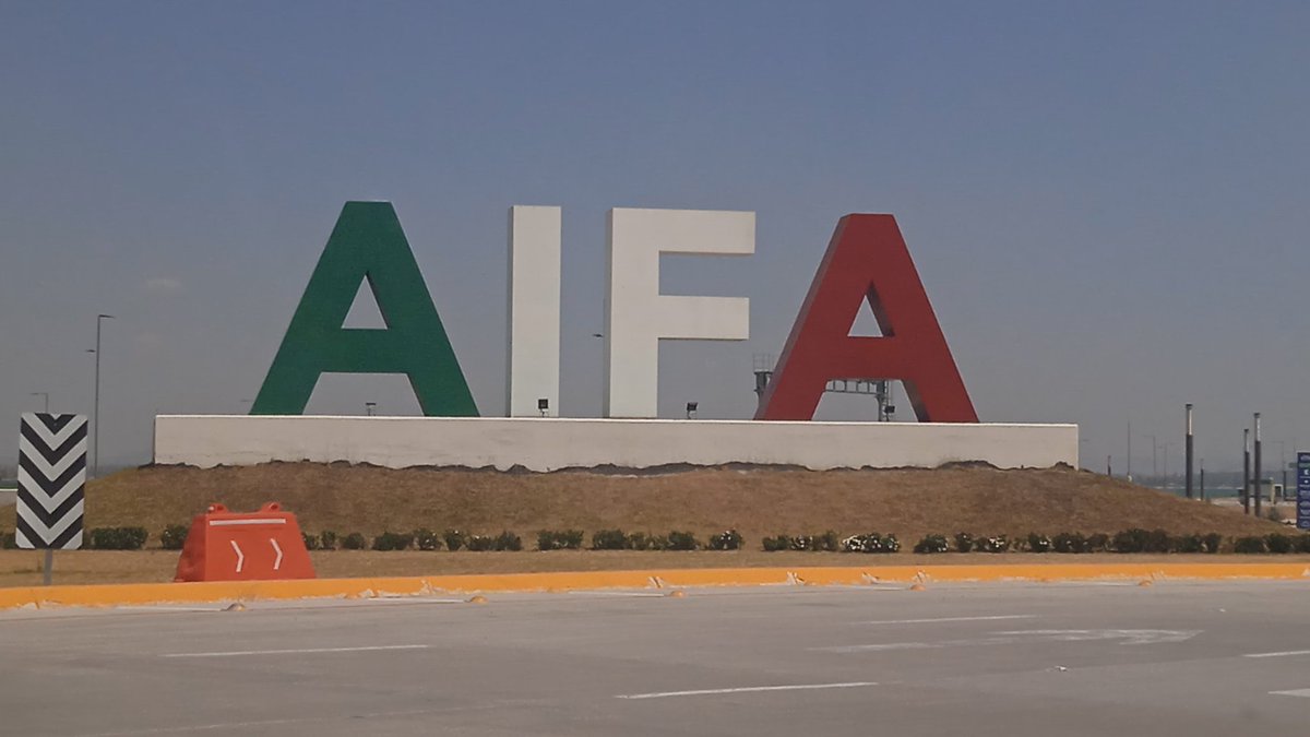 dgarciamtz7's tweet image. Hay que conocer y utilizar #AIFA y #MuseoAviacionMilitar 🛬 

Aeropuerto y Complejo Militar de 1er. Mundo 🌏

#Muma #Vuelo