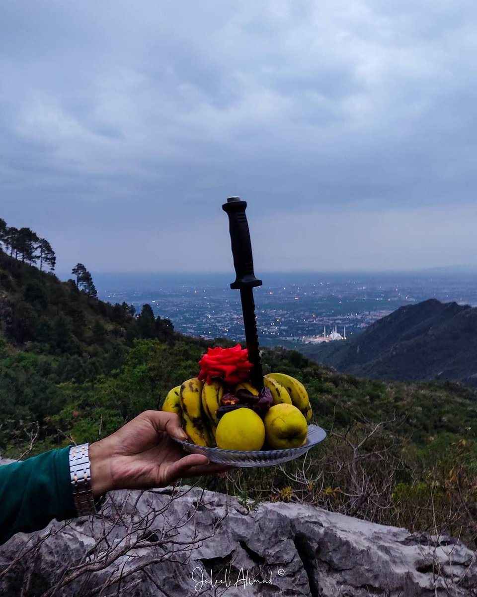 Aftar with a view.

May Allah shower Ramadan's blessings on all of us &amp; bestow his acceptance of our prayers &amp; fasts.
.
📸 @jaleelahmad1

#ramzanmubarak #ramadankareem #rawalpindians #rawalpindi #islamabad #islamabadians #CapitalCity #weather #pakistan #margallahills