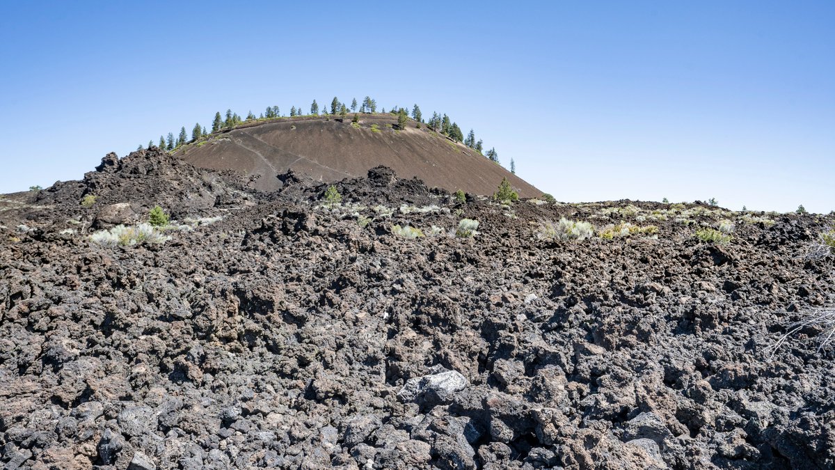 neverduskys's tweet photo. Trail of the Molten Land 
Newberry National Volcanic Monument
Oregon https://t.co/usPUvNwZbf