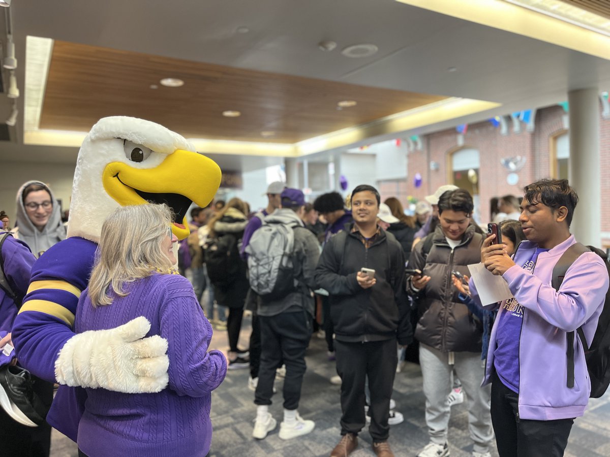 Life at Loras tweet media