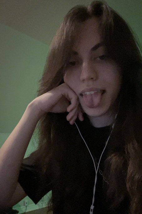 pls beat the shit out of me🥺 https://t.co/KLA6SGXlN6