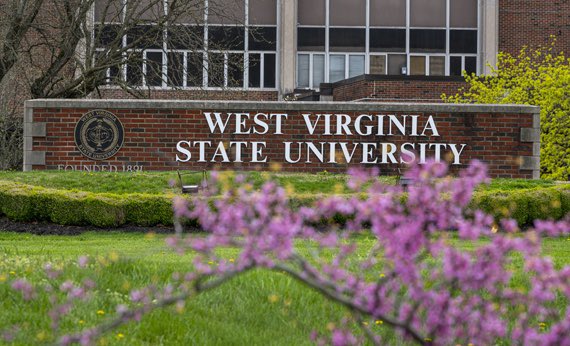LimitlessLeem's tweet photo. Help my HBCU. RT to vote for WVSU 
#RYSWVSU #WVSU #wvsualumni https://t.co/HDbhE2ky9l