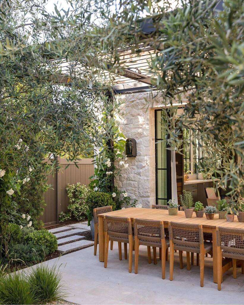 BrandonArchitec's tweet image. With all this rain it’s sure to mean that spring is in full swing! #brandonarchitects

____________________________
Builder: @pattersoncustomhomes 
Interior: @brookewagnerdesign 
Landscape Design: @david_pedersen_inc 
Soft-scape: @gardenstudiodesign
Lens… instagr.am/p/CqHBD3qPJMQ/