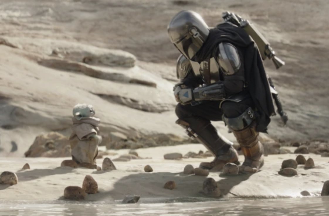 #TheMandalorian S3E4 - The Foundling. A very Grogu-centric episode. Grogu gets his first piece of Mando armor, naturally in the form of a rondel - so cute. Not a big fan of the dragon side quest.