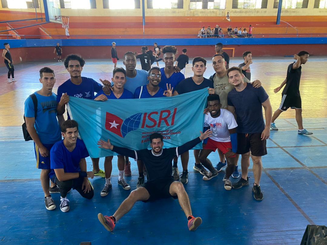 El <a href="/ISRICuba/">ISRI Cuba</a> está puesto 😎 y los PreCaribes lo saben. En un partido de futsal ⚽ igualado a 3 goles,la #AplanadoraDiplomática  arrancó echando humo 🔥Estamos vivitos y coleando 😌 pero ustedes no están listo para esa conversación 😝
#YoSoyDiploTeam
#SuficientementeExigentes