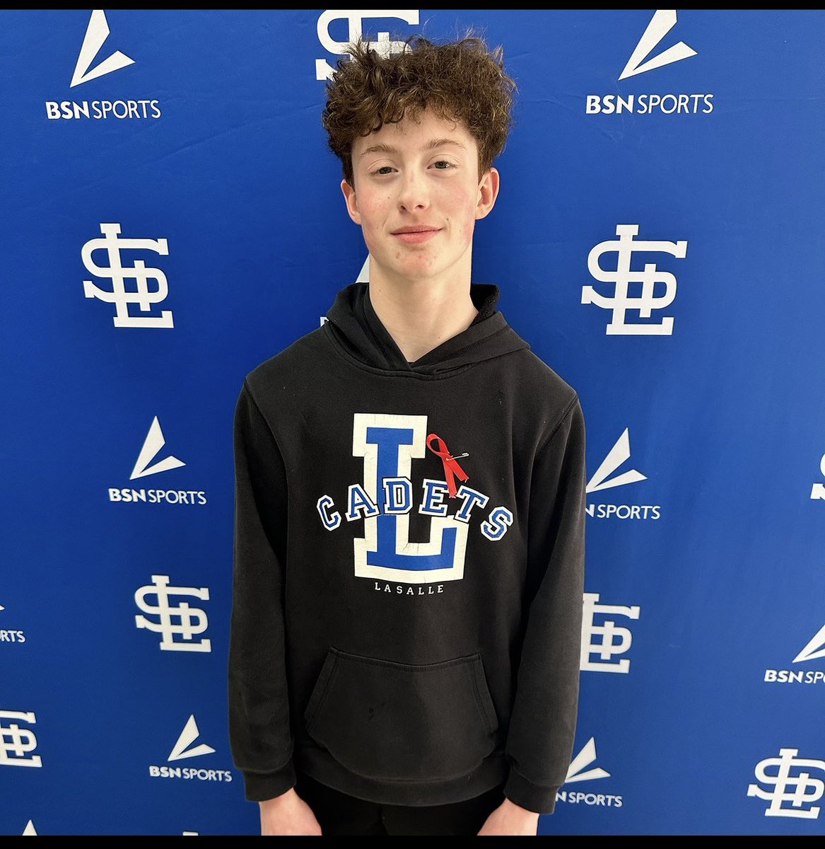 LSICadetHockey's tweet photo. With some help from his fellow Cadets, Ethan Lashway is reaching his goal of raising $9,000 in his fundraiser for the Leukemia & Lymphoma Society’s Student Visionary of the Year Campaign! We are so proud of you Ethan! 💙🤍@lasallecbc #cadetsinthecommunity #cadetproud https://t.co/WxGvg1jDSg