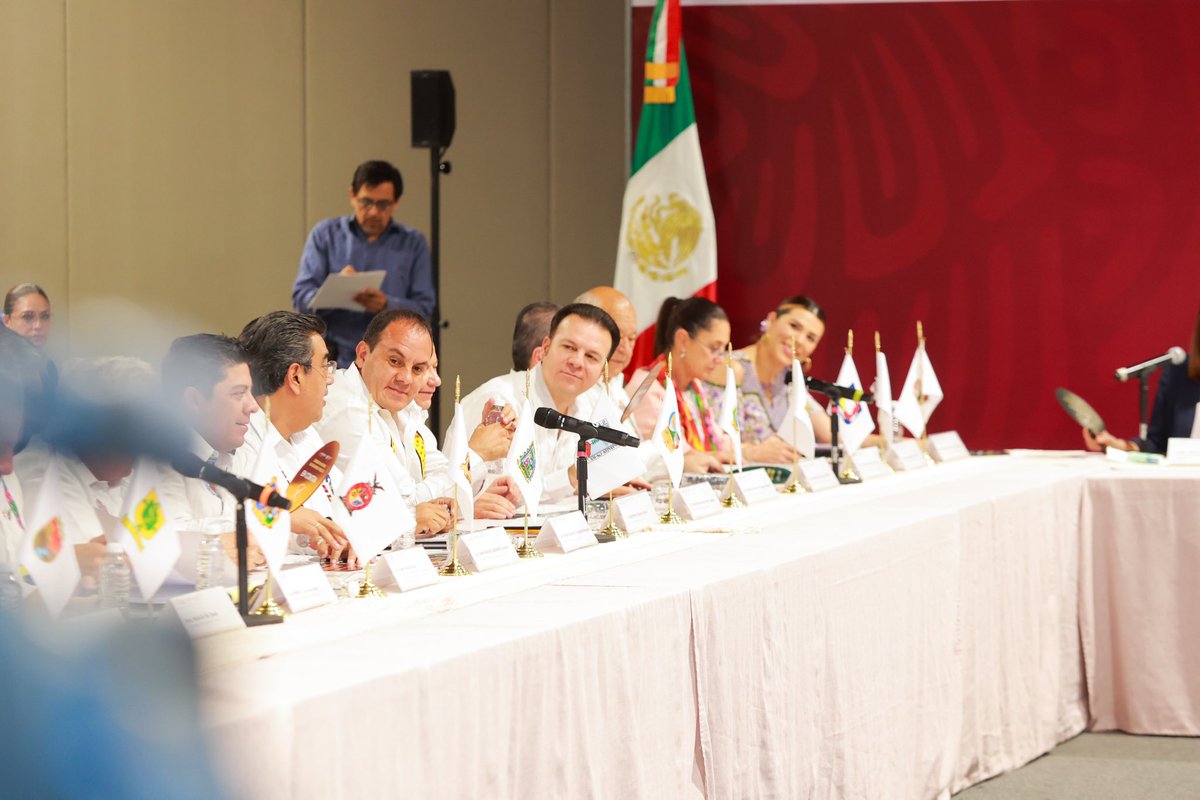 GobOax's tweet photo. El Gdor. @salomonj, en compañía de la titular de la @SSPCMexico, @rosaicela_, y la secretaria Ejecutiva del Sistema Nacional de Seguridad Pública, @claraluzflores y el secretario de Gobernación, @adan_augusto, https://t.co/N10qKoWjpD