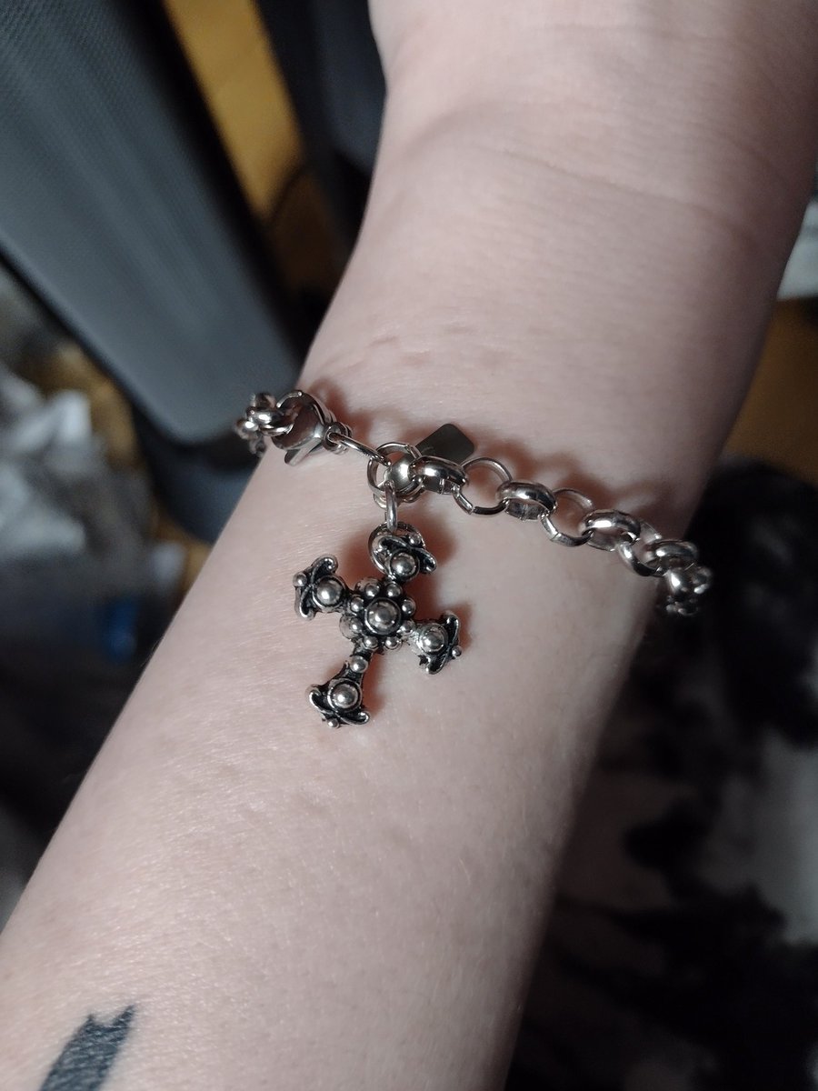 MeganEHarmon's tweet photo. Wearing my new bvb shirt and The Mourning Devil, Better Angels, The Night, Giving it all along with Angel necklace and bracelet from Lilith Czar. @NeverTakeitOff @andyblack #ntio #nevertakeitoff ❤️🖤✨🌛🤍💕 https://t.co/mXXpIyb8LS