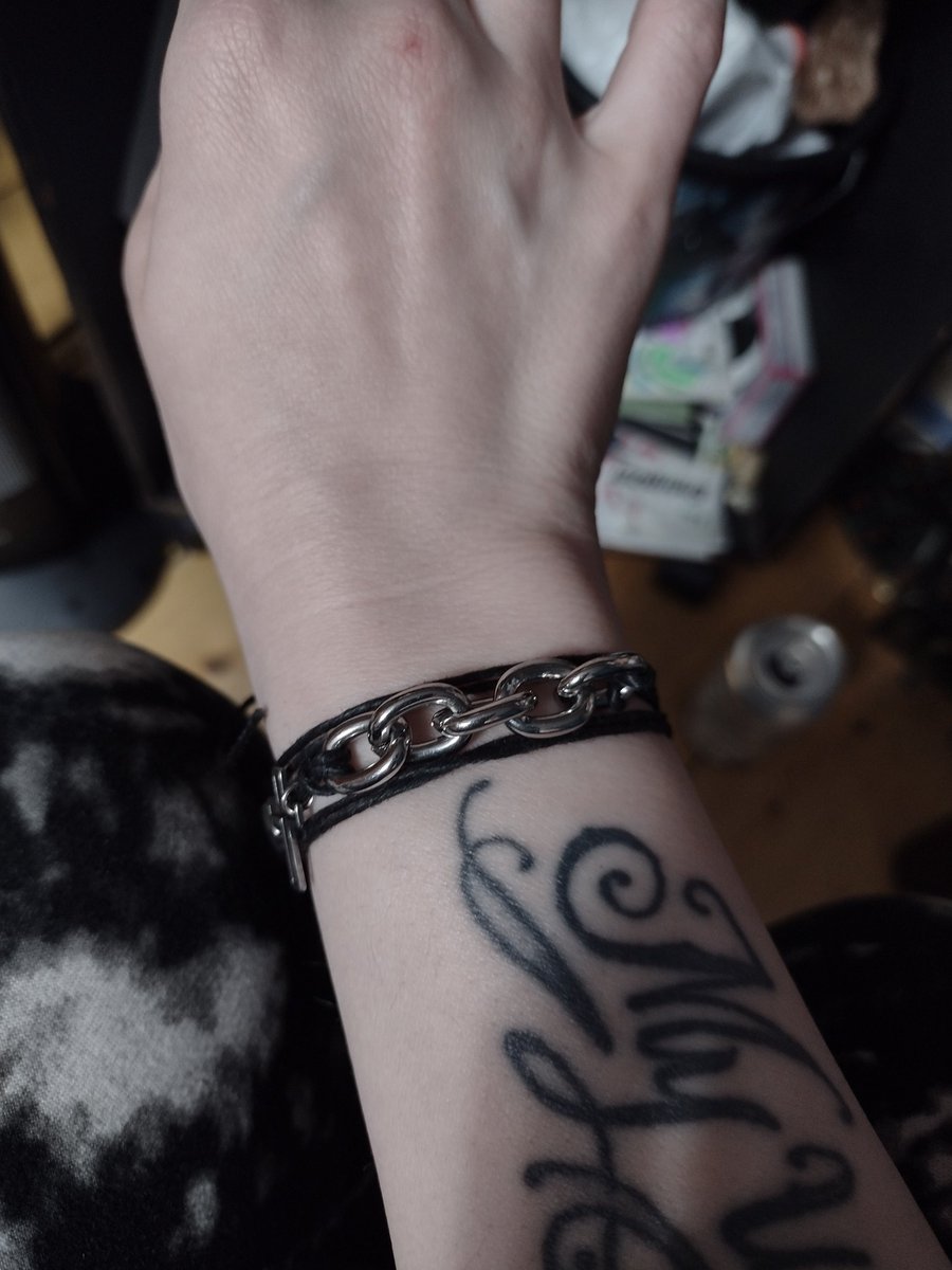 MeganEHarmon's tweet photo. Wearing my new bvb shirt and The Mourning Devil, Better Angels, The Night, Giving it all along with Angel necklace and bracelet from Lilith Czar. @NeverTakeitOff @andyblack #ntio #nevertakeitoff ❤️🖤✨🌛🤍💕 https://t.co/mXXpIyb8LS