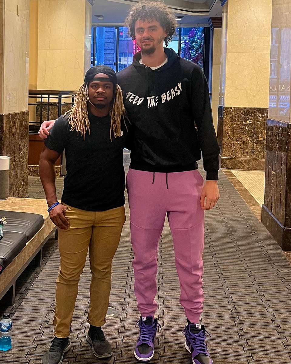 CoachTSimmons's tweet photo. Welcome home Ish 🗽🙌🏾! This is a home game for K-State. #IYKYK #BeTheBestU #FeedTheBeast #SwishmaelMassoud #DripmaelMassoud #AboutU #KOSTTAthletics #Sweet16 #MarchMadness #MadisonSquareGarden https://t.co/JE8Hdoqjf7