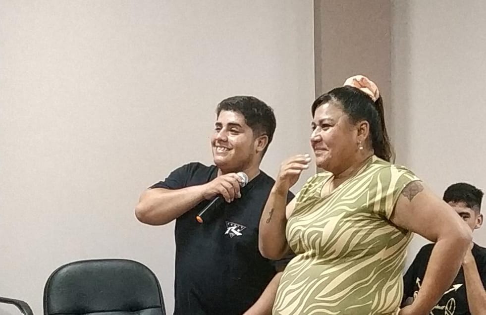 SecTurLaRioja's tweet photo. 👏🏼🤝Exitoso taller motivacional dirigido a personal de la Secretaría de Gob. El fin fue optimizar perfiles y generar contenidos de bienestar laboral. La ponencia estuvo a cargo del Lic. Pablo Barros de la Secretaría de Turismo. https://t.co/MWefcscKPL