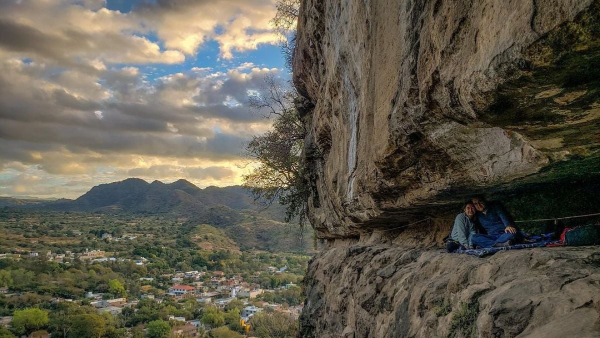 mexdesconocido's tweet photo. Si buscas una experiencia única, te proponemos acampar en una grieta de cerro a las afueras de Malinalco, muy cerca de la Ciudad de México
https://t.co/ukhjupuAg9 https://t.co/xiiQ4fj7Hq