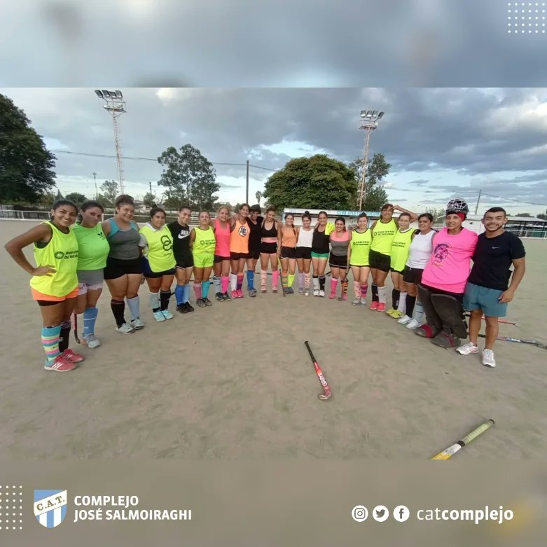 catcomplejo's tweet photo. #21M | #InclusionSignifica

Por el día Mundial del Síndrome de Down, las disciplinas de Hockey y Voley se sumaron a la iniciativa de entrenar con medias de diferentes colores para concientizar sobre la inclusión.

#VamosDecano💪💙🤍 https://t.co/DXfDFIg2sw