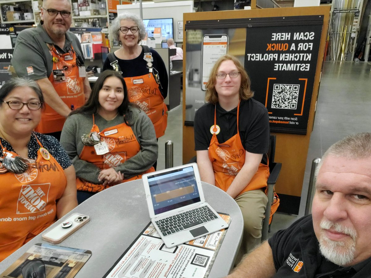 John_JohnsonWSF's tweet photo. Wow !!! What an amazing group of Specialty Associates at HD0415 !!!
We had a great Q&A / PK+ Session !!! #traininganddevelopement @jamie_kempton @Dave34163680 https://t.co/5pm8HqGmr0