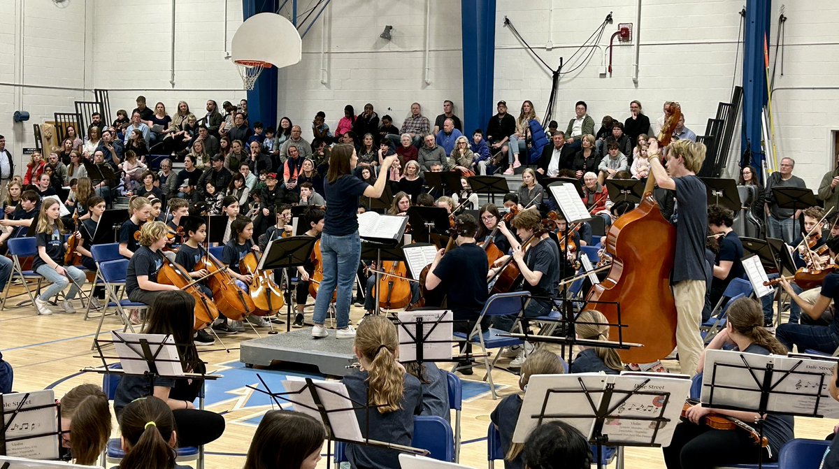 eithne_stover's tweet photo. A String Fling first! All chamber orchestras from 4-12 grade all play together! Awesome #MedfieldPS @s_grenham @nat_vaughn @MedfieldHS @JeffreyJMarsden https://t.co/WCPGA3Dkzf